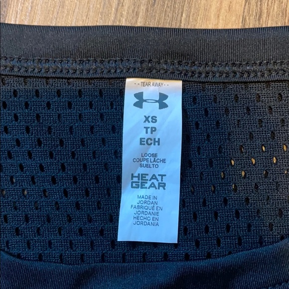 Under armour top - Picture 2 of 3